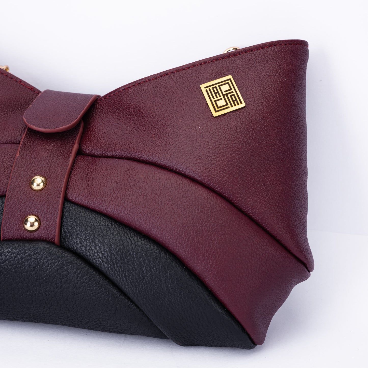 Bow-Inspired Shoulder Bag with Gold Chain