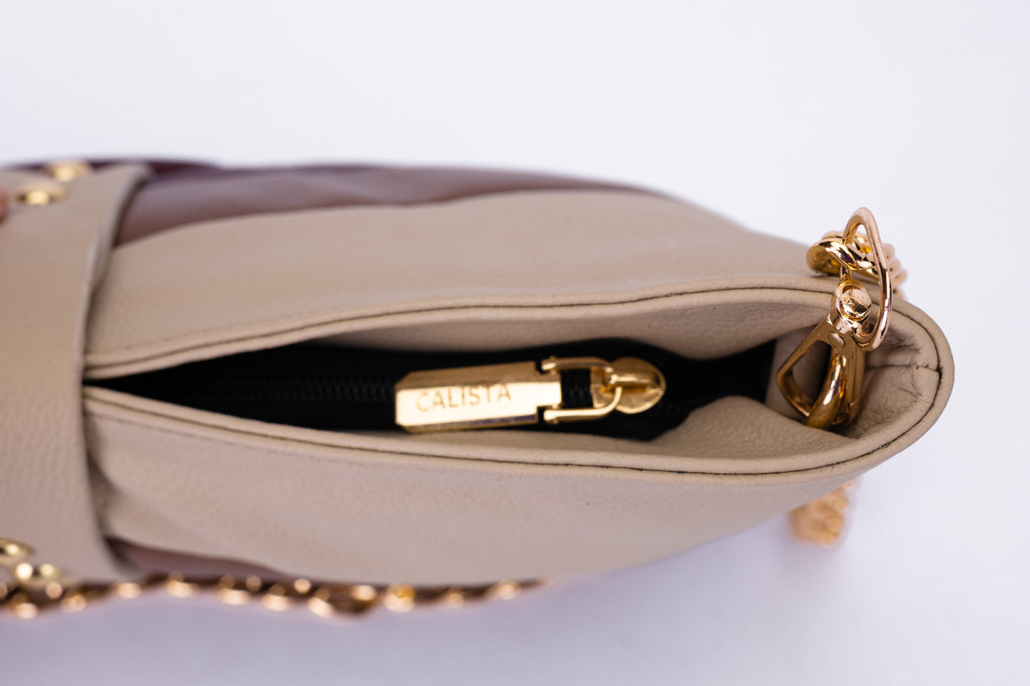 Bow-Inspired Shoulder Bag with Gold Chain